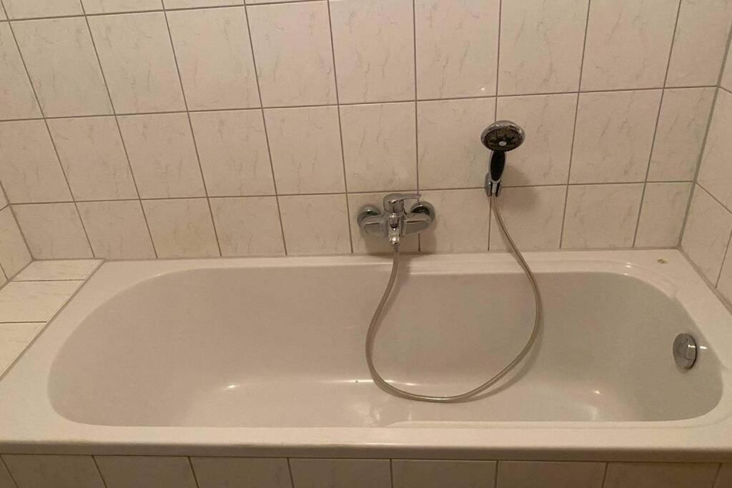 Beste Lage In Rostock: 2-Zimmerwohnung Mit Balkon Im 1.Og Buitenkant foto