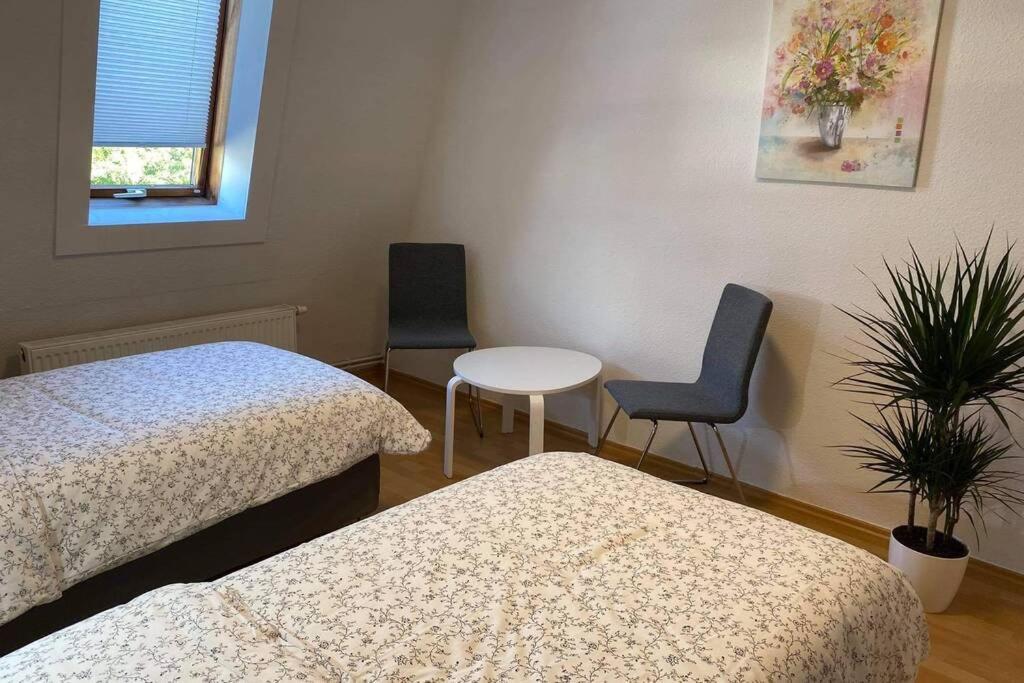 Beste Lage In Rostock: 2-Zimmerwohnung Mit Balkon Im 1.Og Buitenkant foto
